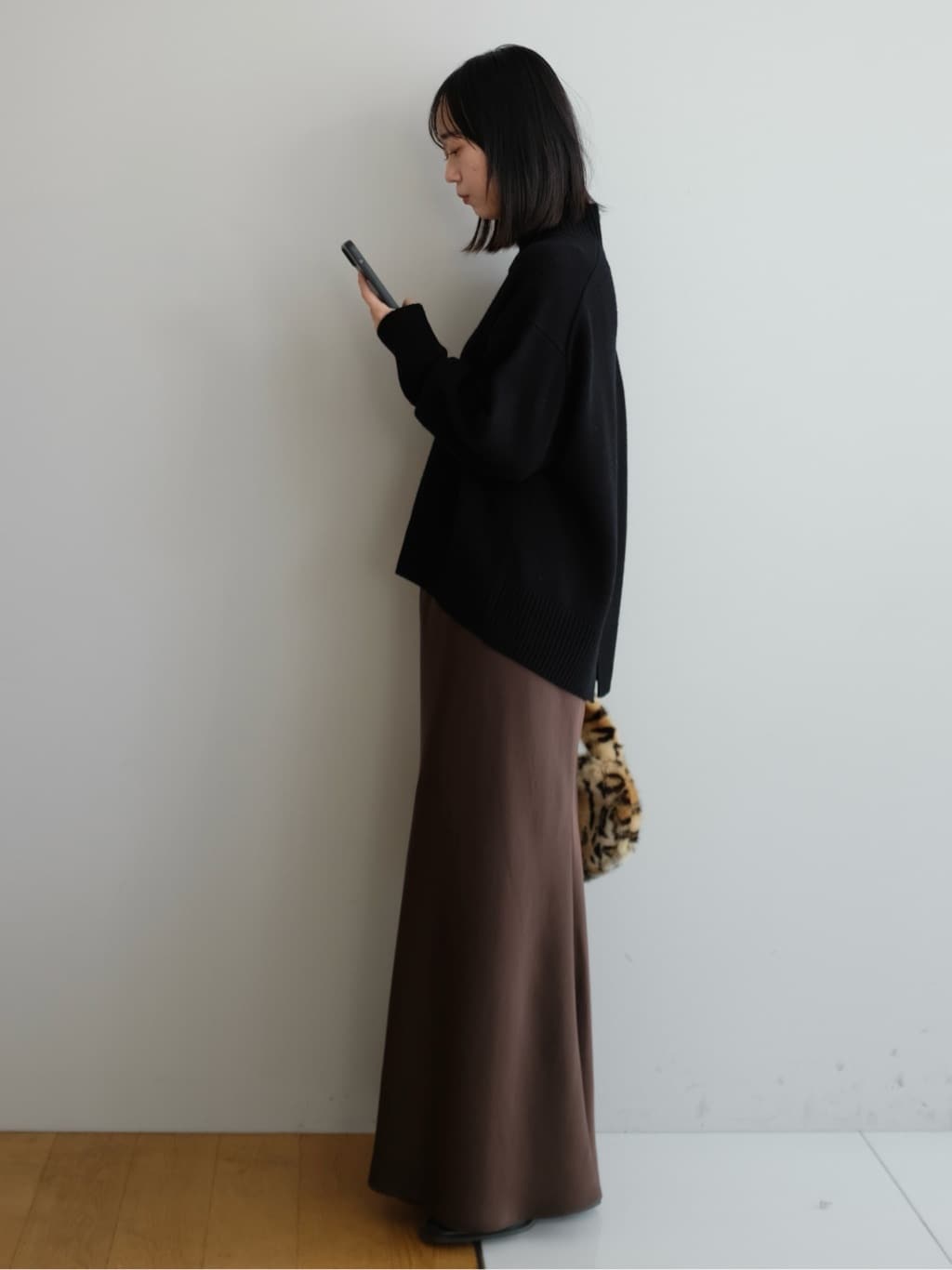 Kishimotoさんの「DRESSTERIOR｜ストレッチヴィンテージサテンナロースカート」を使ったコーディネート