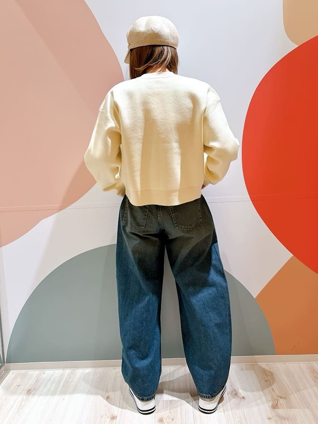 長男さんの「SHOO･LA･RUE｜【洗濯機可/S-LL】1枚でも羽織りでも 華やか上品カーデ」を使ったコーディネート