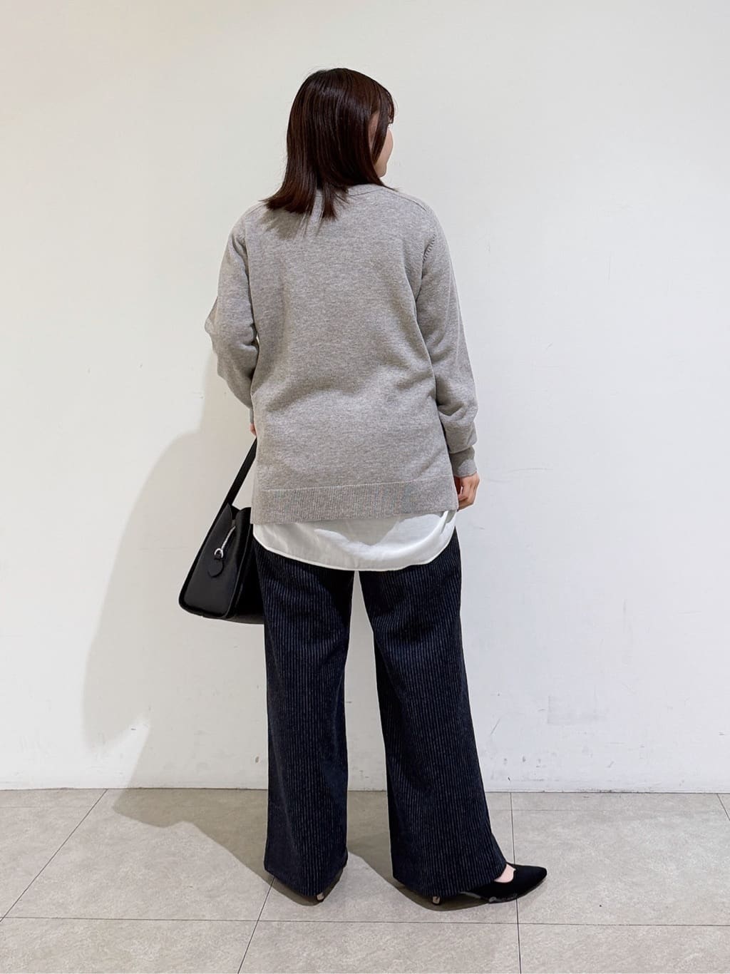 emikaさんの「INDIVI｜【洗える／チュニック丈／カシミヤ混】スリットデザインVネックニット」を使ったコーディネート