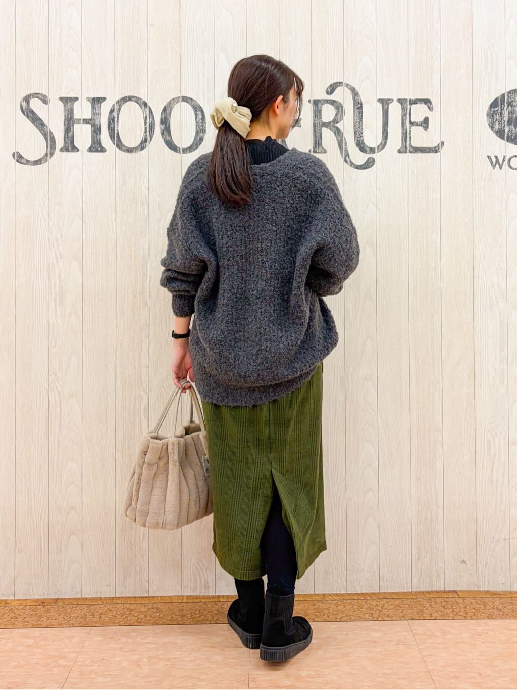 Nakaさんの「SHOO･LA･RUE｜【絶妙なゆるピタ/洗濯機可】ちくちくしにくい リブハイネックやわらかニット」を使ったコーディネート