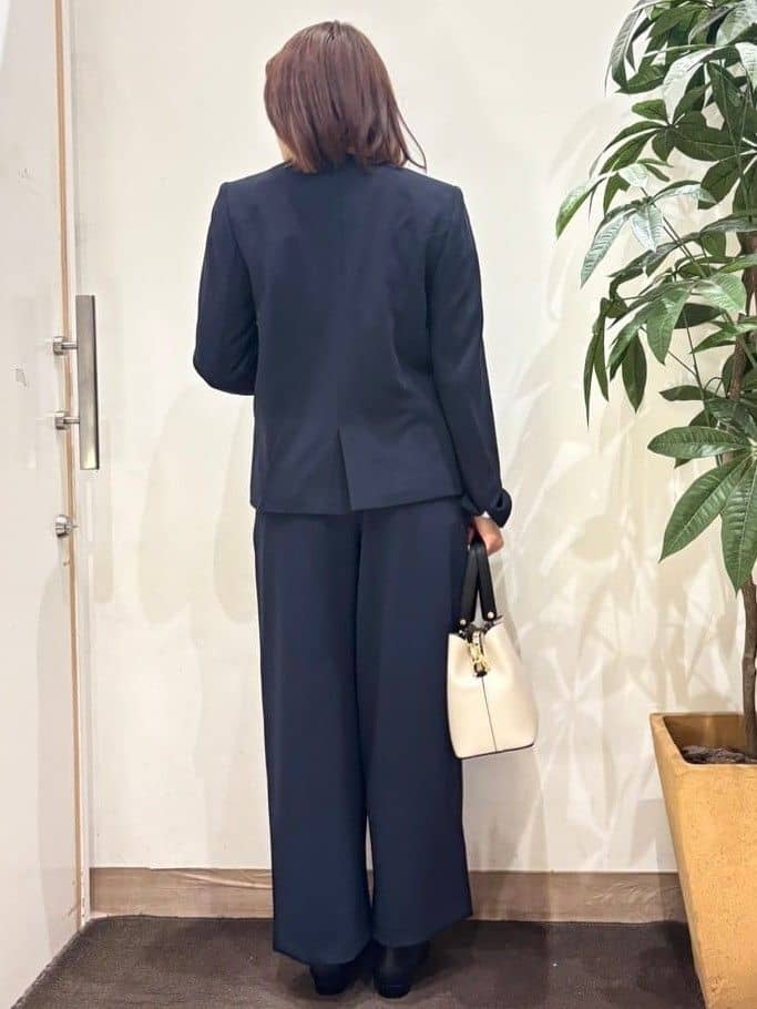 TOWAさんの「SHOO･LA･RUE｜【洗濯機可/セットアップ可/S-3L】きちんと楽に。カットジョーゼットノーカラージャケット」を使ったコーディネート