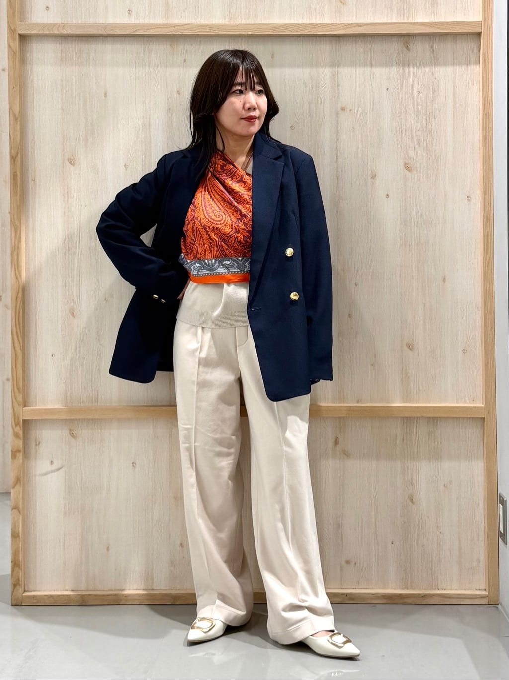 nanaさんの「THE SHOP TK｜【通勤にもデイリーにも】CAVIAN 金ボタンダブルブレストジャケット」を使ったコーディネート