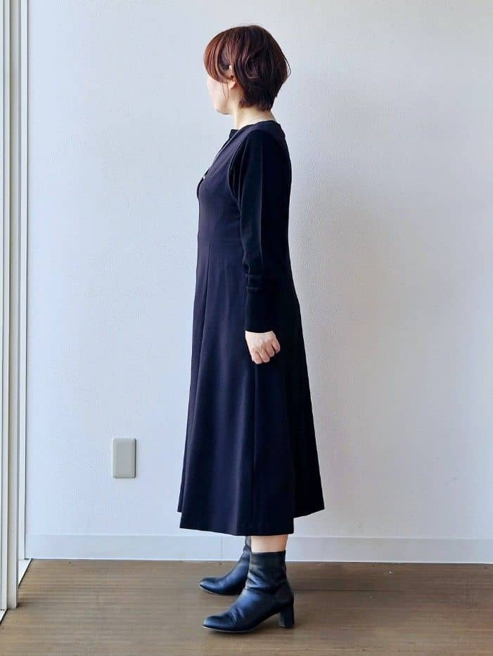 やじまさんの「UNTITLED｜【Aライン/ワンピース】Vネックジャンパースカート」を使ったコーディネート
