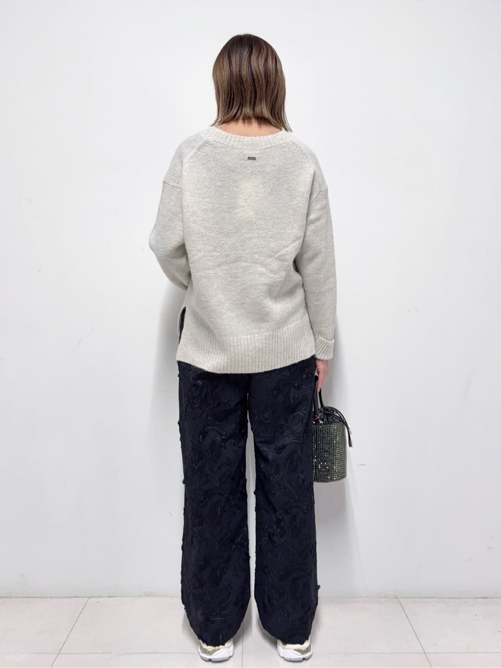 Nishijimaさんの「DRESSTERIOR｜アルパカブレンドVネックニット」を使ったコーディネート