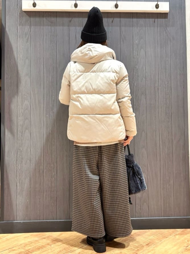 meiさんの「SHOO･LA･RUE｜【撥水/洗える】ショートフーディーダウン」を使ったコーディネート