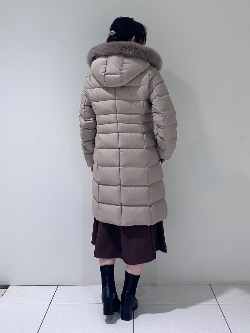 そんさんの「INDIVI｜【名品／撥水／抗菌防臭】ロング丈リサイクルダウンコート」を使ったコーディネート