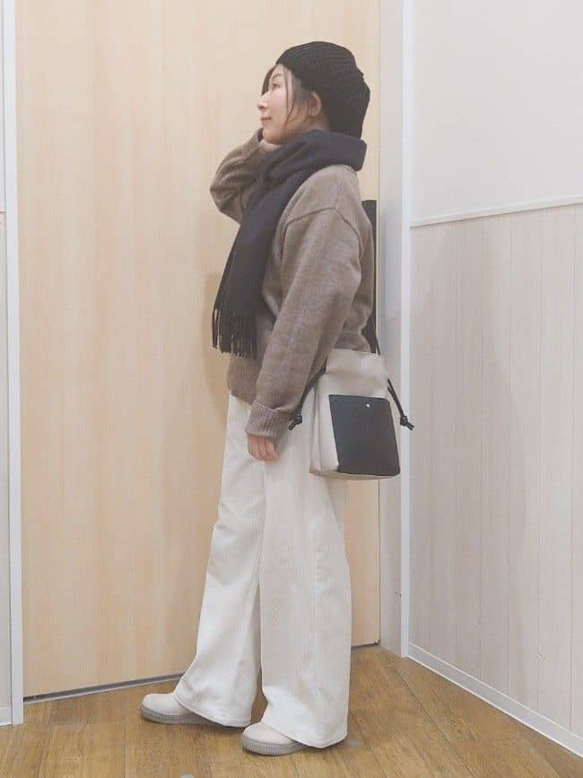 たぐちゃんさんの「SHOO･LA･RUE｜【S-LL/洗濯機可】ふわふわがやみつきになる柔らかさ スウェットライクロゴニット」を使ったコーディネート