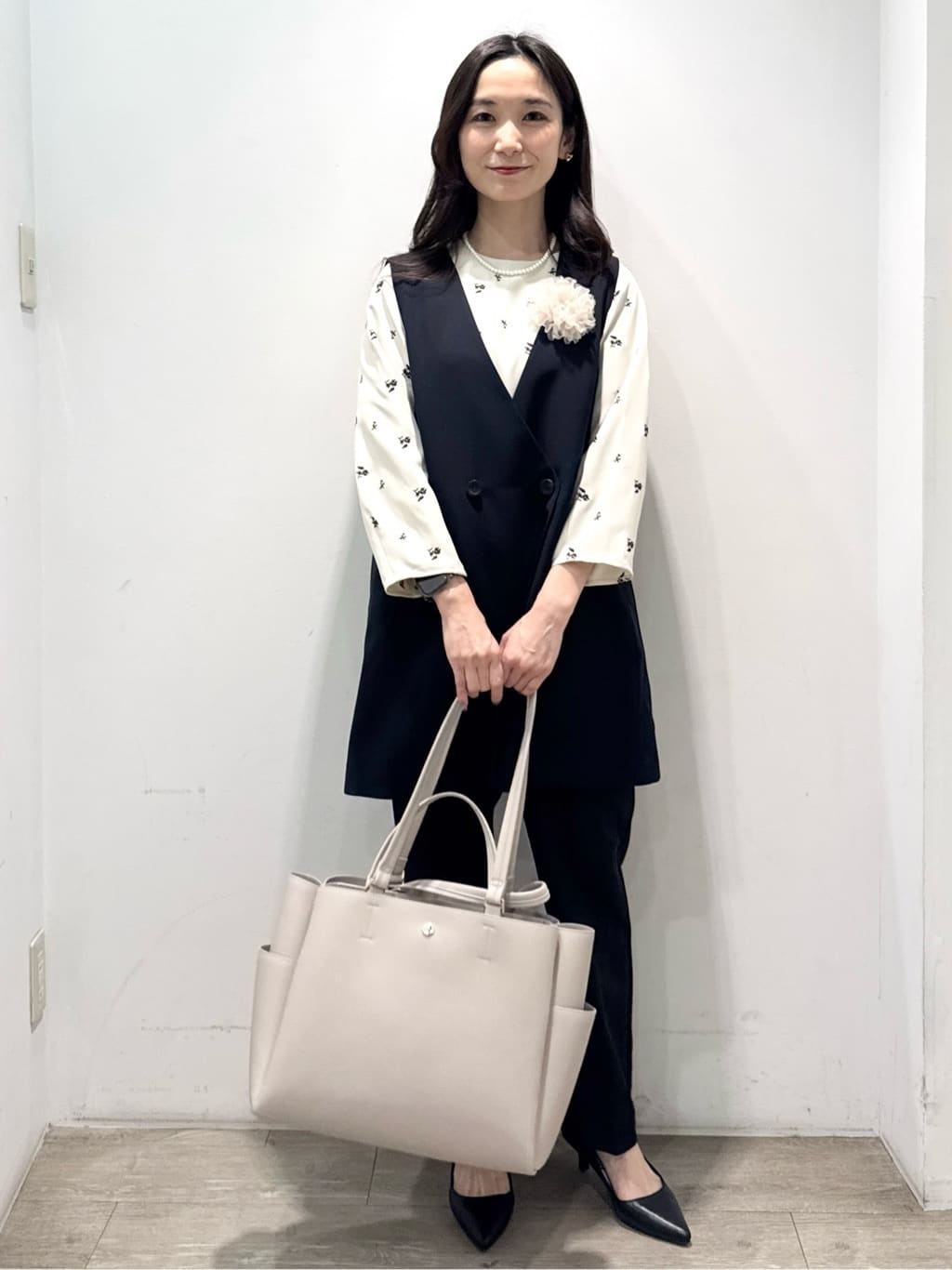 yuicciさんの「OPAQUE.CLIP｜フラワー刺繍ペプラムブラウス【洗濯機OK】」を使ったコーディネート