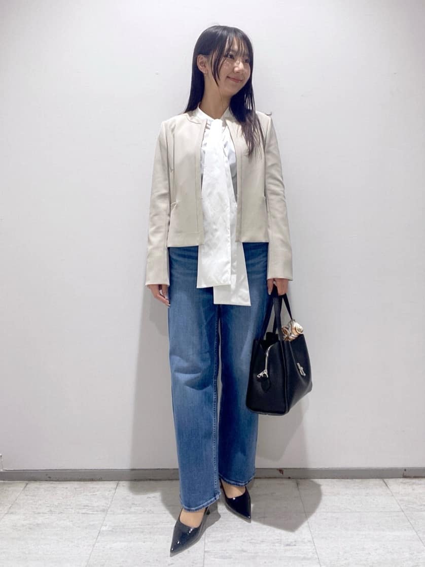 meiさんの「INDIVI｜【上品光沢／SETUP可能】切り替えデザインジャケット」を使ったコーディネート