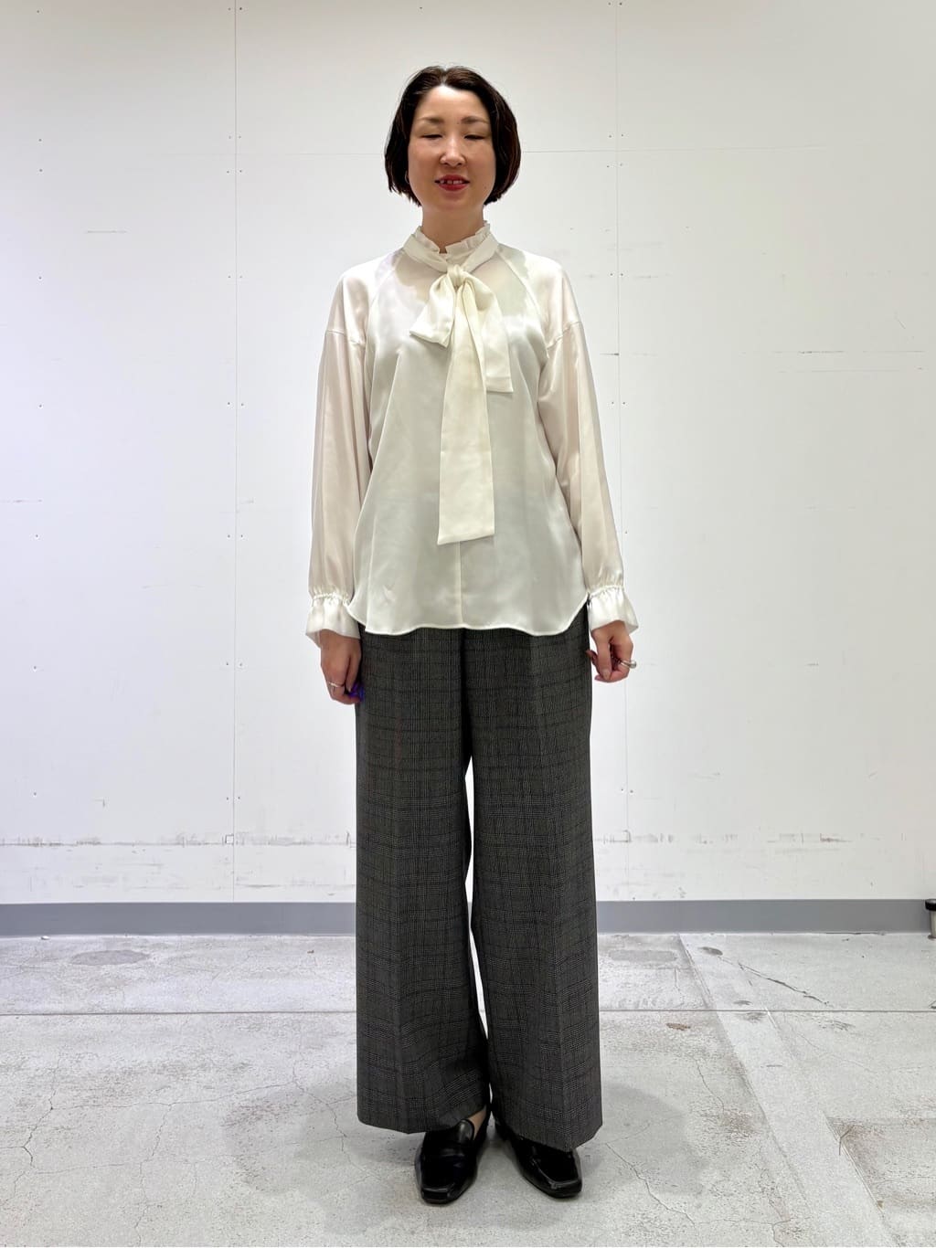 yuriさんの「INDIVI｜ジオメプリントボウタイブラウス」を使ったコーディネート