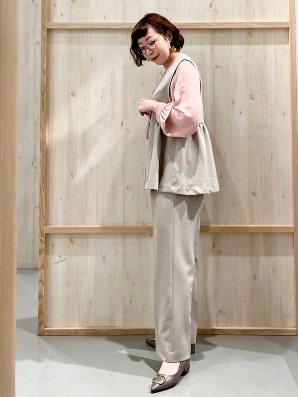 nakoさんの「THE SHOP TK｜【通勤・きちんと見えに】ダブルクロス ペプラムジレ/セットアップ可」を使ったコーディネート