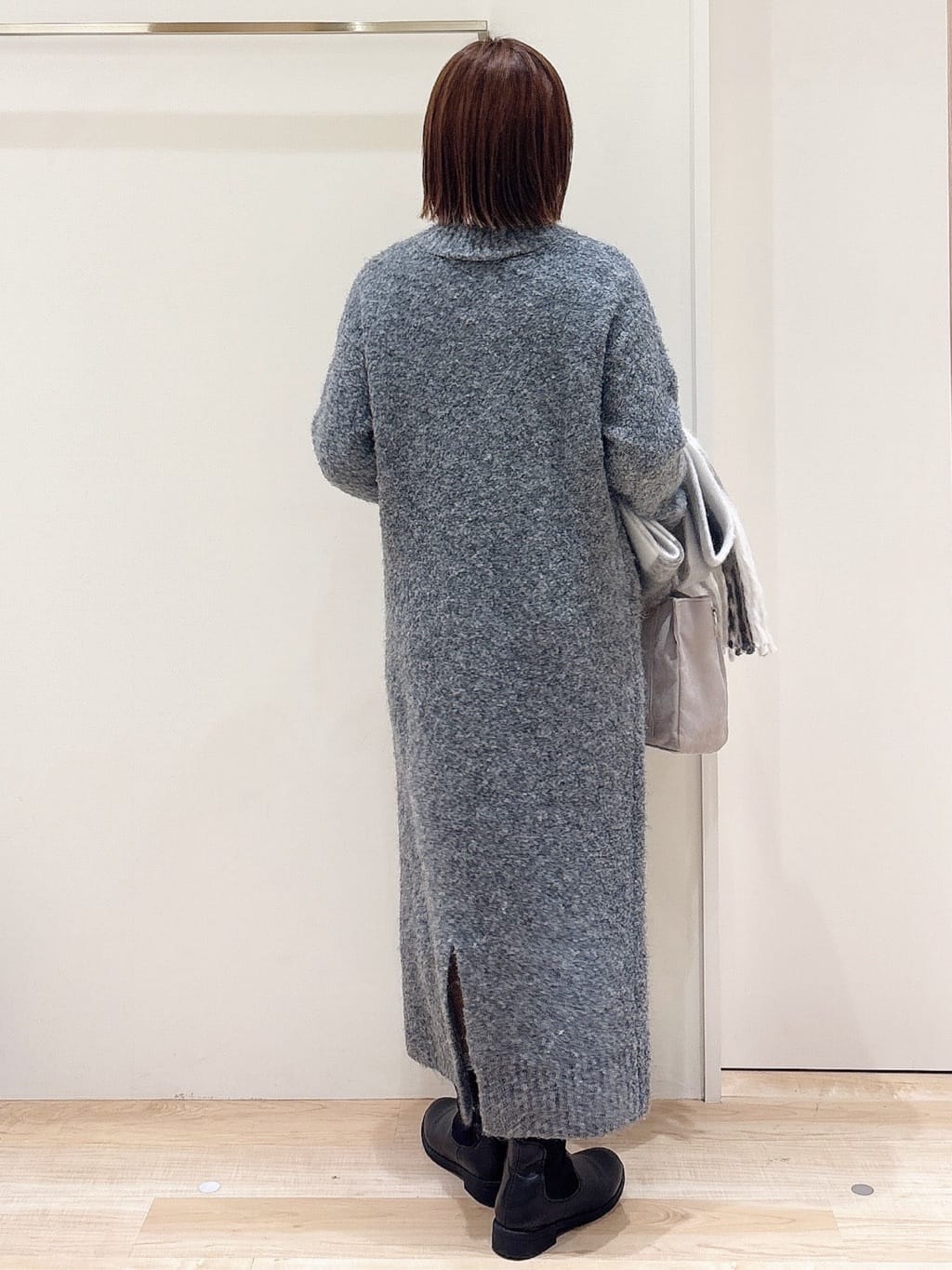 MIYUさんの「grove｜一枚でレイヤードコーデ完成！ブークレーニットワンピース」を使ったコーディネート