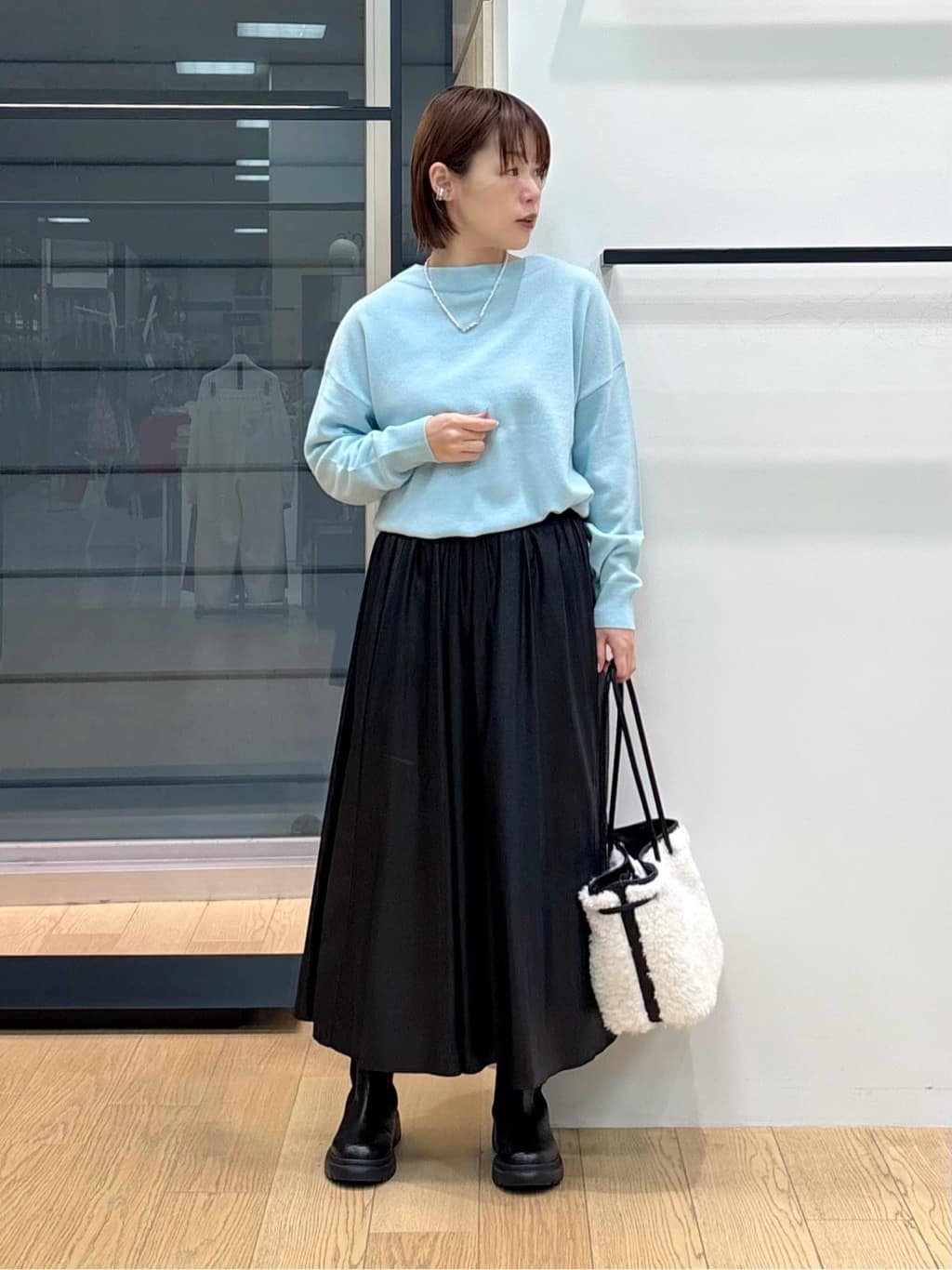 asamiさんの「INDIVI｜【洗える／カシミヤ混】ボトルネック ドルマンスリーブニット」を使ったコーディネート