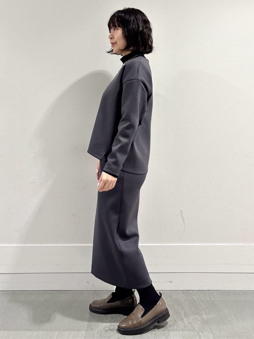 モエカさんの「UNTITLED｜【セットアップ可/洗える】ダンボールジャージ プルオーバー」を使ったコーディネート