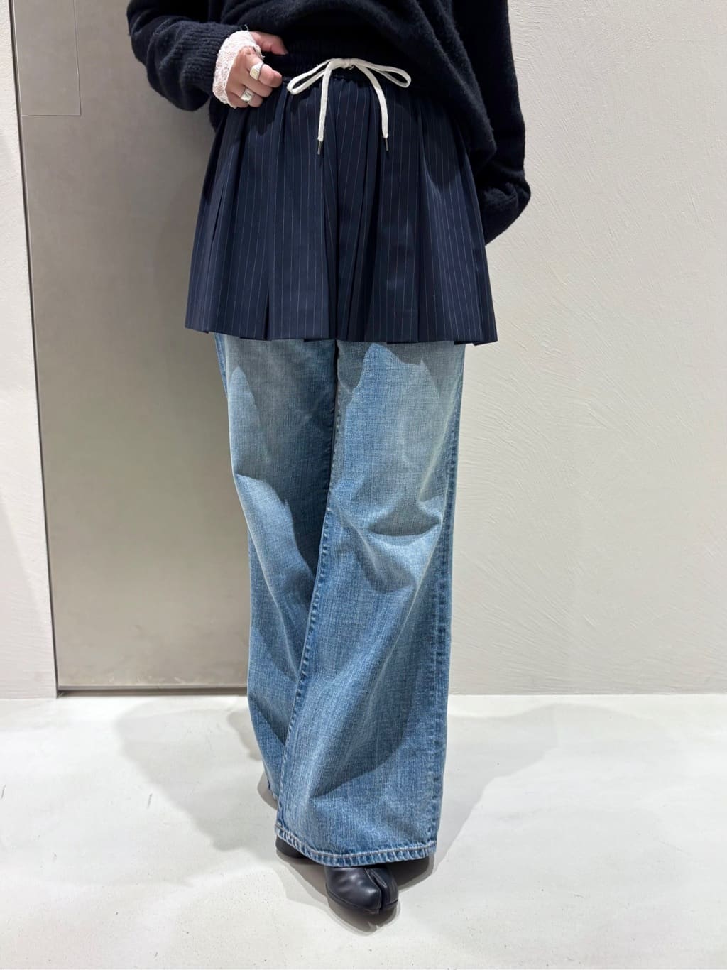 iwamiさんの「CODE A｜M cloudy over V pullover」を使ったコーディネート
