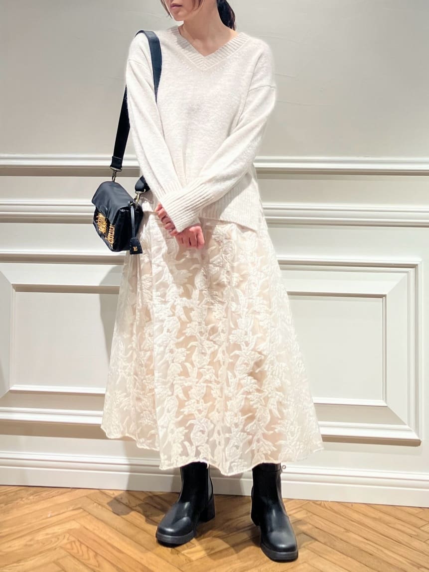 TSUKUIさんの「DRESSTERIOR｜アルパカブレンドVネックニット」を使ったコーディネート