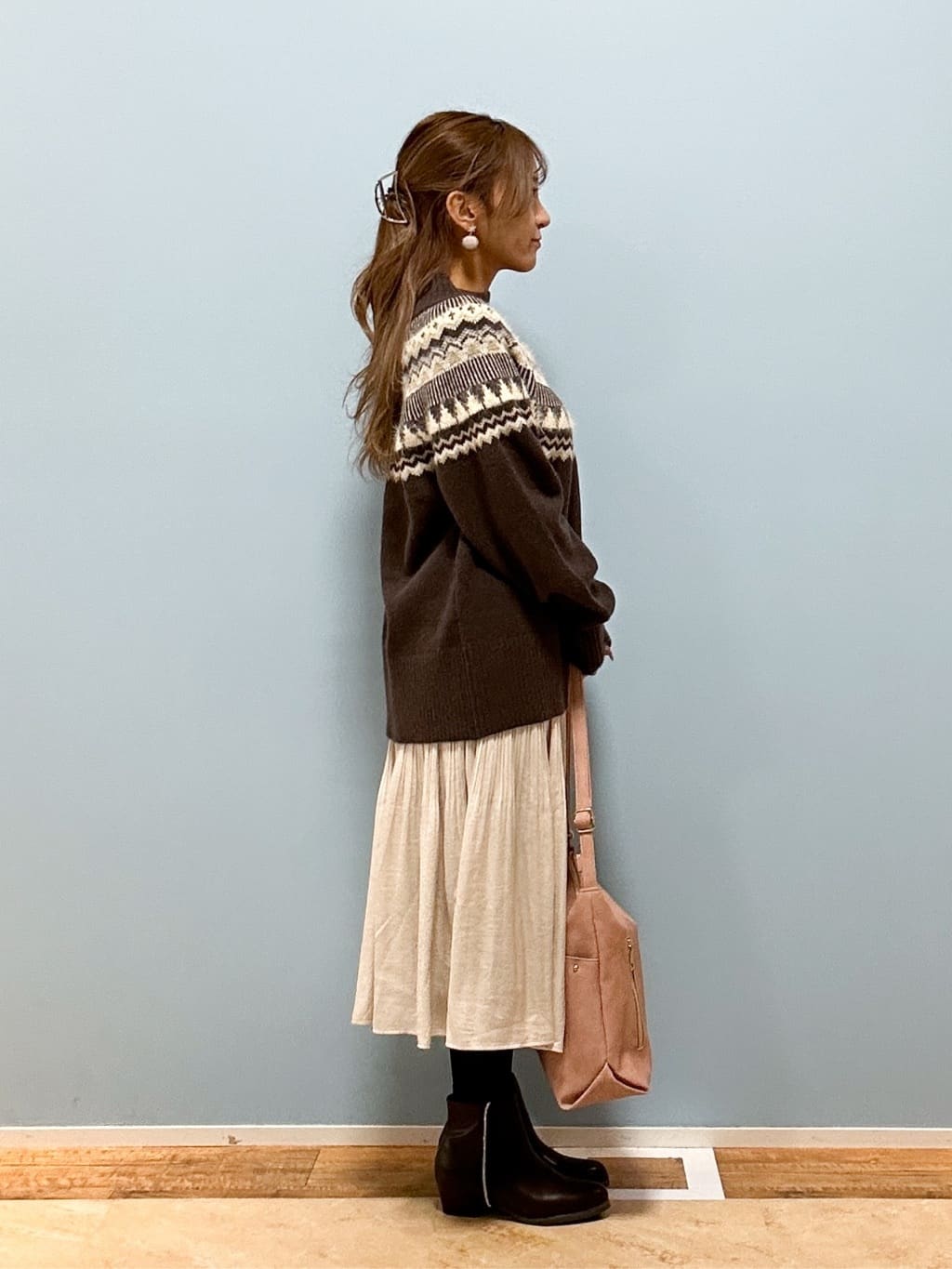 mikoさんの「SHOO･LA･RUE｜【洗濯機可/着丈選べる】オンにもオフにも 軽やかプリーツスカート」を使ったコーディネート