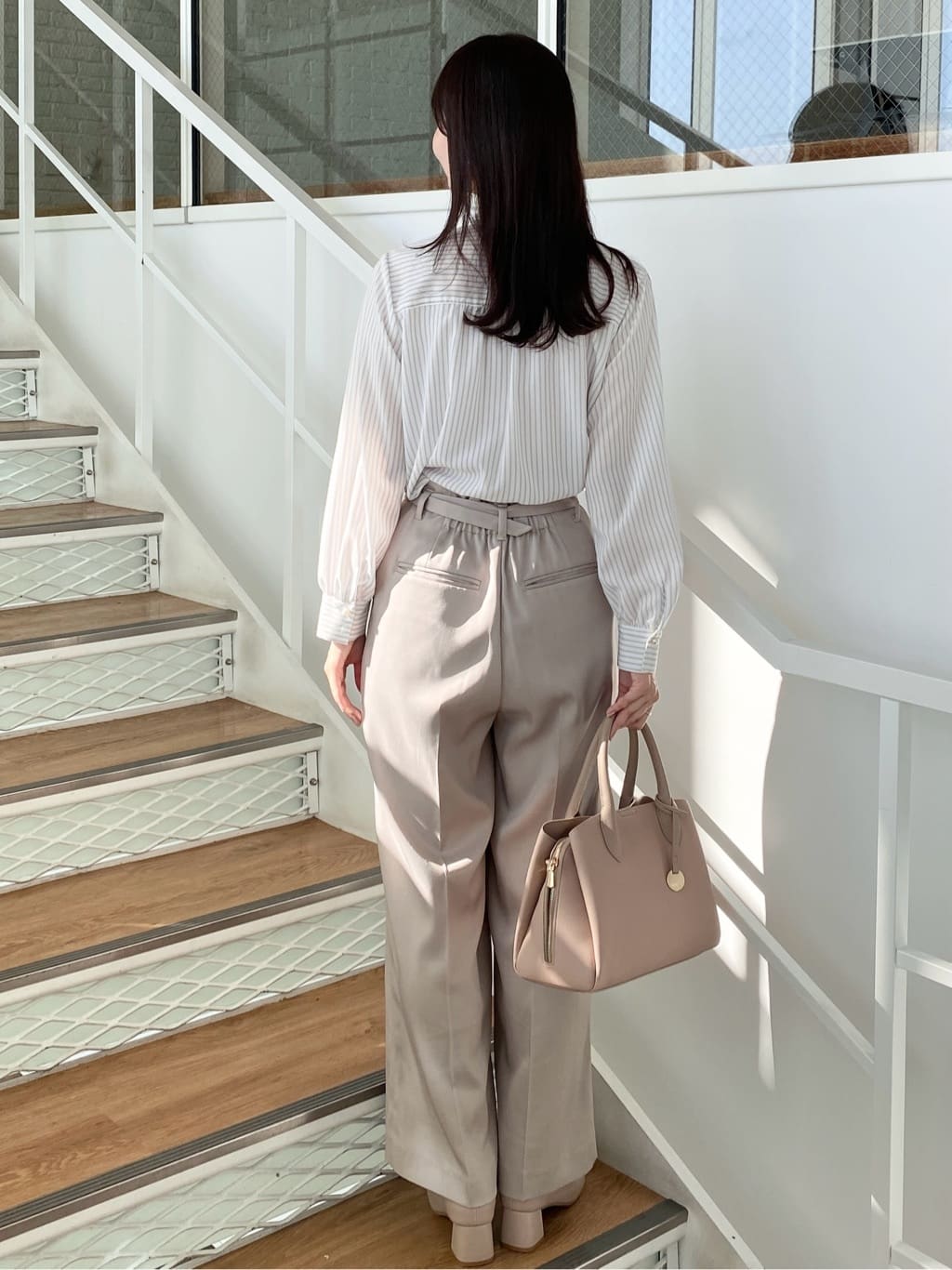みさかさんの「index｜ベルト付き2タックワイドパンツ【洗濯機OK／ストレッチ／防シワ／イージーアイロン】」を使ったコーディネート