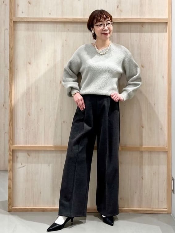 nakoさんの「THE SHOP TK｜【洗える】上品にきらめく フェザーラメニット」を使ったコーディネート