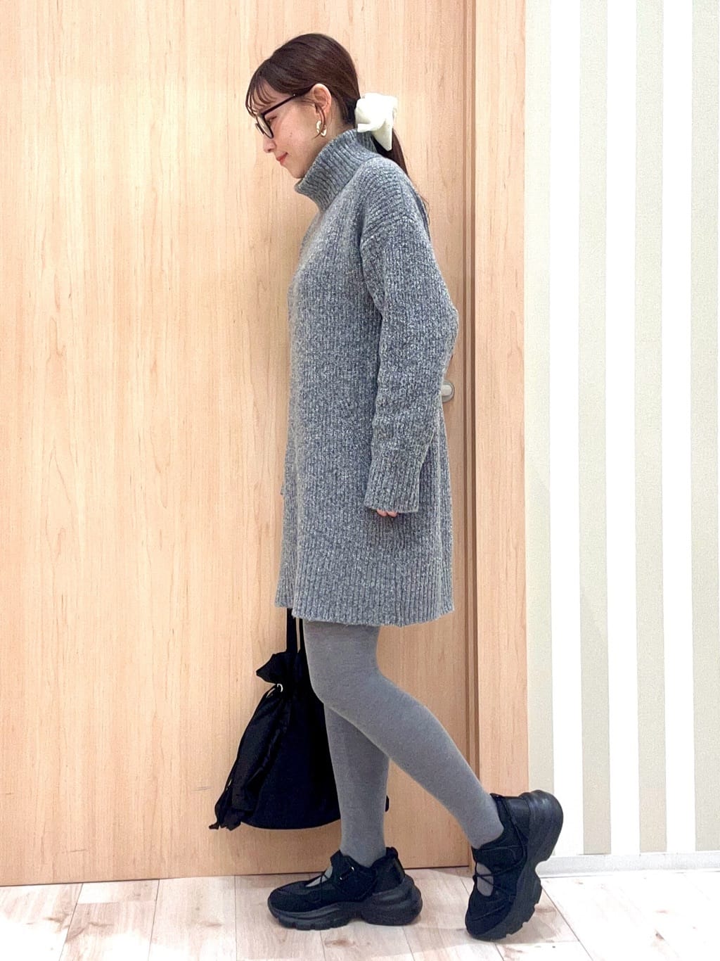 ririさんの「SHOO･LA･RUE｜【洗濯機可/S-LL/体型カバー】女性らしい美シルエット チュニックニットワンピース」を使ったコーディネート