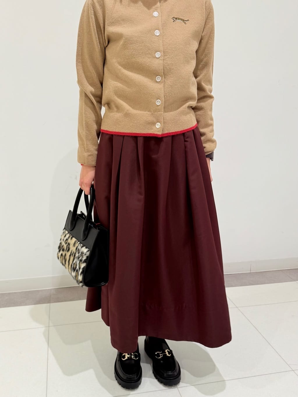 MIYAKAWAさんの「DRESSTERIOR｜◆フェイクファーコンビリサイクルレザートートバッグ」を使ったコーディネート