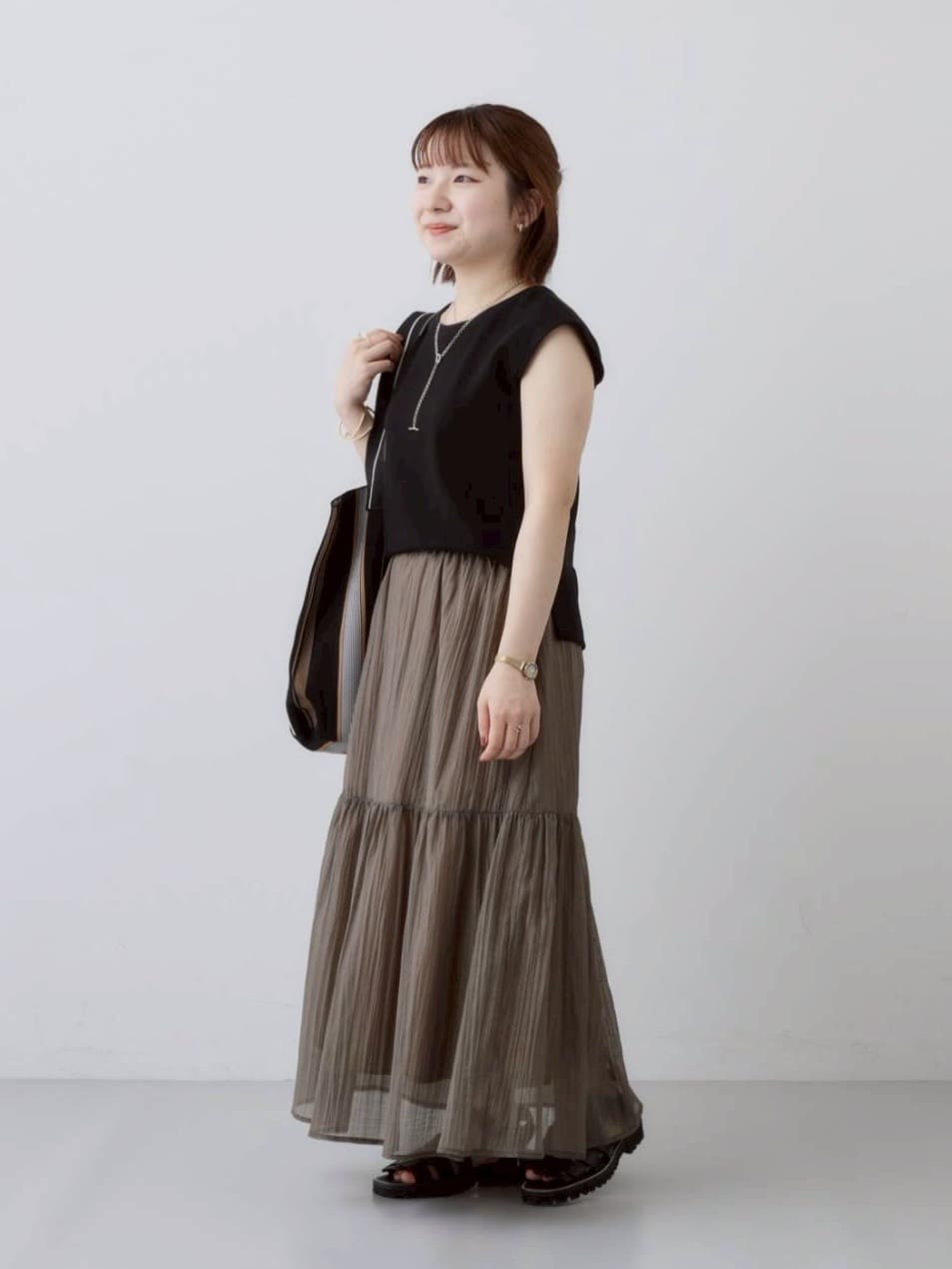 sakuさんの「INDIVI｜【2点セット／着回し◎】ノースリーブ＆ティアードスカート カセット服」を使ったコーディネート