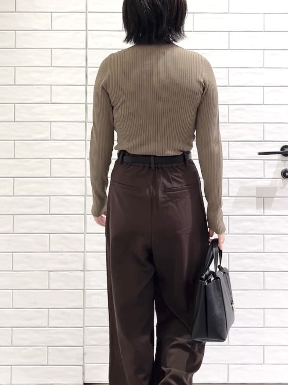 しおりさんの「OPAQUE.CLIP｜ハイネックリブニット【洗濯機OK】」を使ったコーディネート