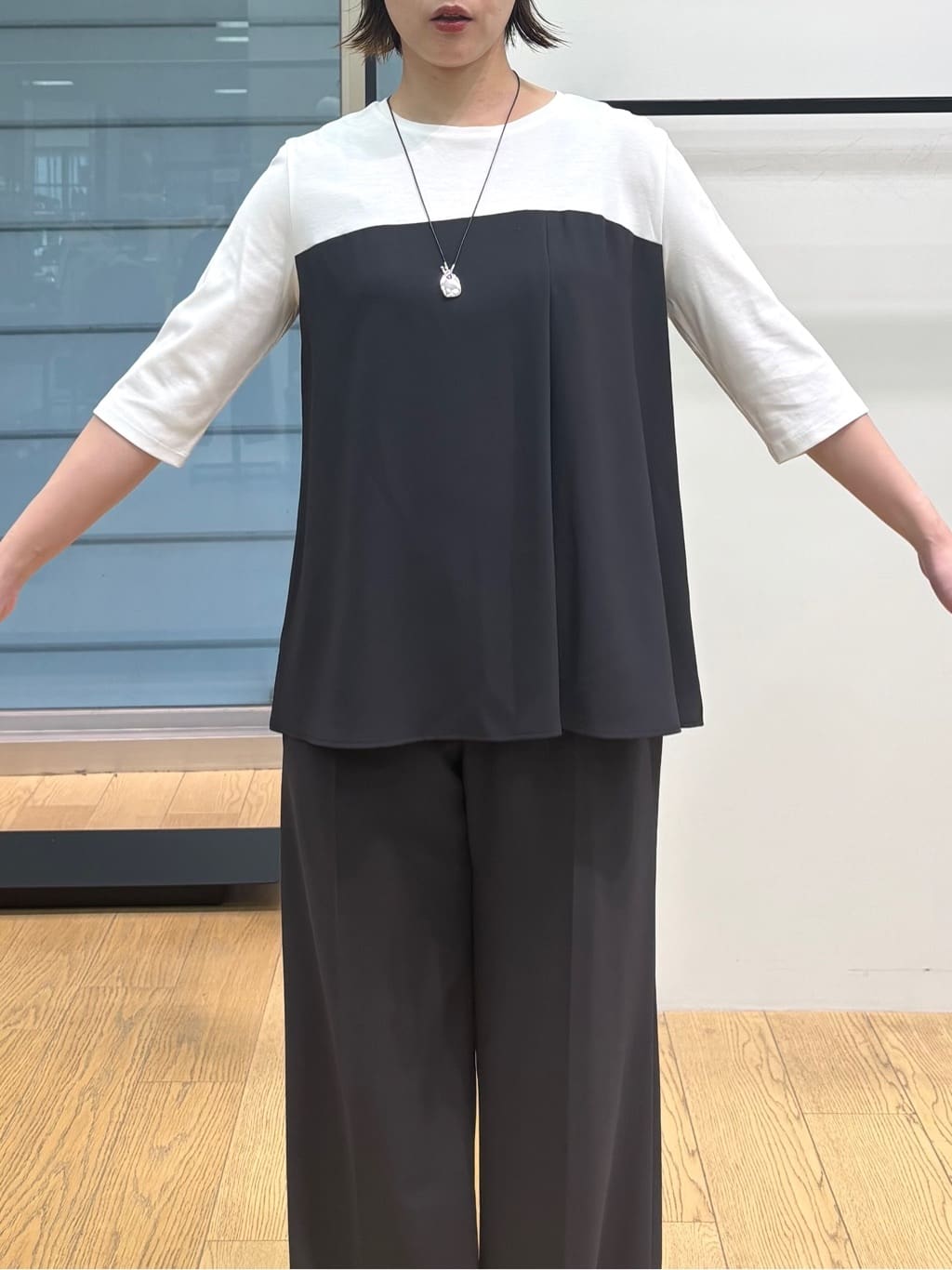 asamiさんの「INDIVI｜【セットアップ可能】ビスチェレイヤード風トップス」を使ったコーディネート