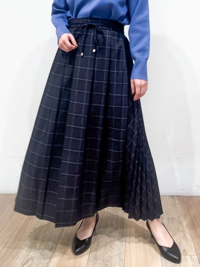 山さんさんの「grove｜【ふわっと心地よい足入れ】やわここち(R)Vカットパンプス」を使ったコーディネート