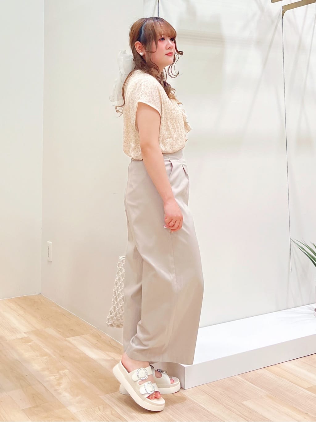 みことさんの「grove｜サマーハイパーストレッチワイドパンツ」を使ったコーディネート