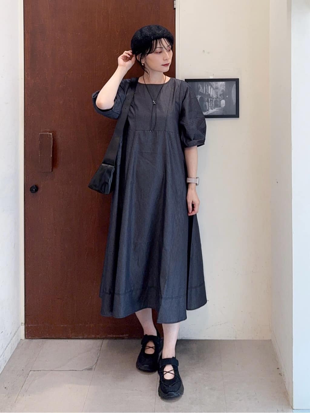 𝐇𝐢𝐫𝐨𝐦𝐢さんの「SHOO･LA･RUE｜【S-LL】配色ステッチがアクセント デニムワンピース」を使ったコーディネート