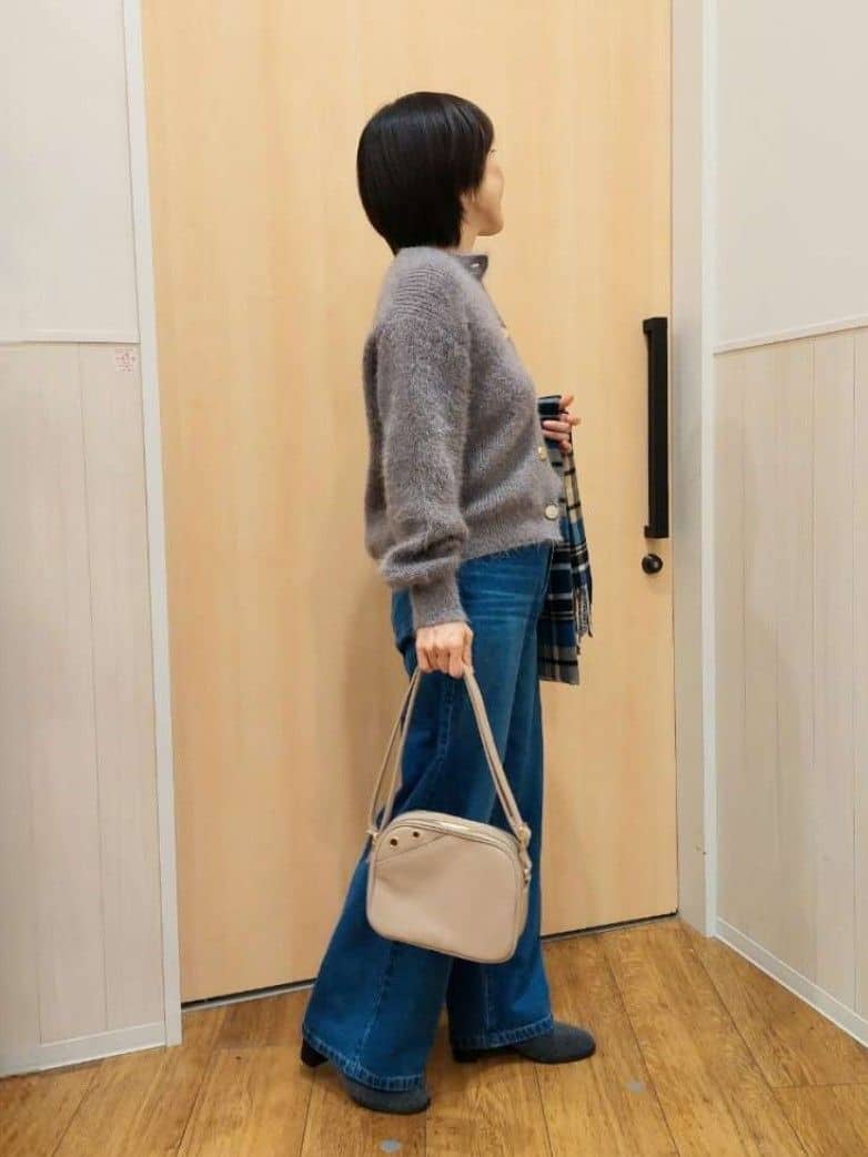 Kさんの「SHOO･LA･RUE｜【高レビュー/S-LL】脚のラインを拾いにくい デニムワイドパンツ」を使ったコーディネート