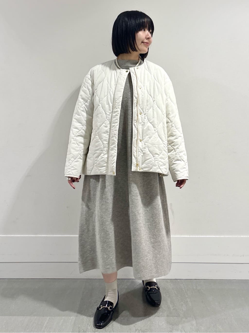モエカさんの「UNTITLED｜【ロング丈/ゆったりシルエット】テントライン ニットワンピース」を使ったコーディネート