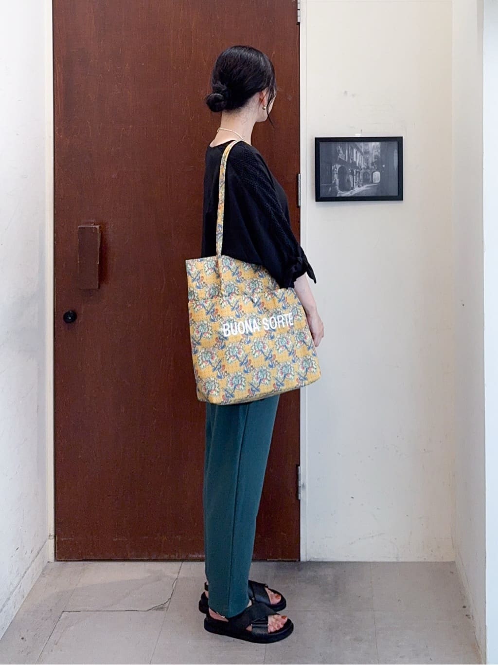 𝐇𝐢𝐫𝐨𝐦𝐢さんの「SHOO･LA･RUE｜【S-LL】お袖デザインが華やか はしごレースチュニック」を使ったコーディネート