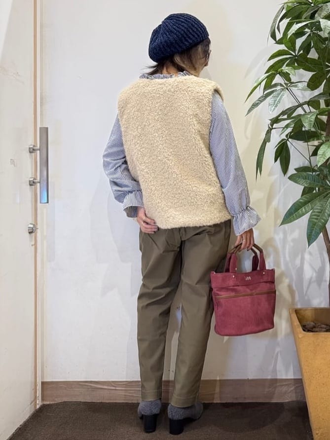 misakiさんの「SHOO･LA･RUE｜ふわふわファーベスト」を使ったコーディネート