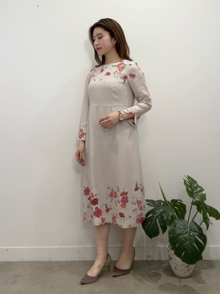Suma Una本部スタッフさんの「SunaUna｜【co creation and yours／SS～L】花柄パネルワンピース」を使ったコーディネート