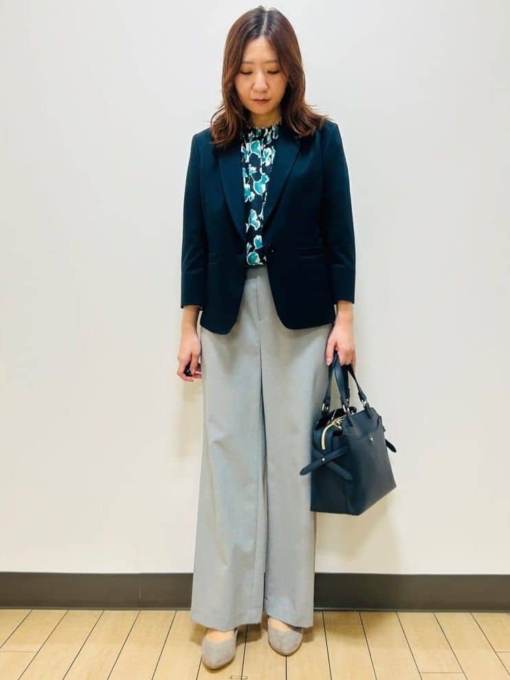 miiiさんの「Reflect｜【撥水加工で裾が汚れにくい◎／ウエスト総ゴム】ワイドストレートパンツ」を使ったコーディネート
