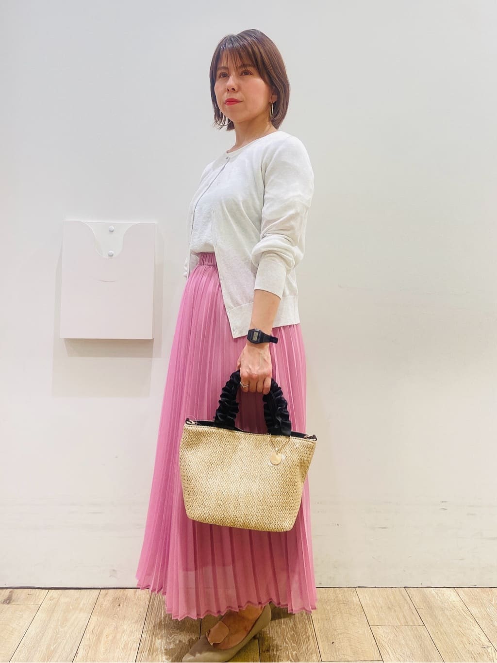 YUKOさんの「index｜《7色展開／XS-LLサイズ》ビジューボタンクルーネックカーディガン【洗濯機洗い可】」を使ったコーディネート