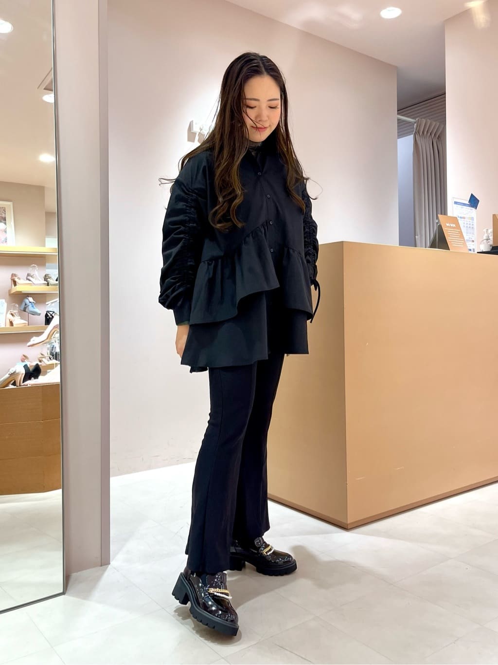aya.oさんの「ESPERANZA｜チェーン＆パール調モチーフローファー 24SS」を使ったコーディネート