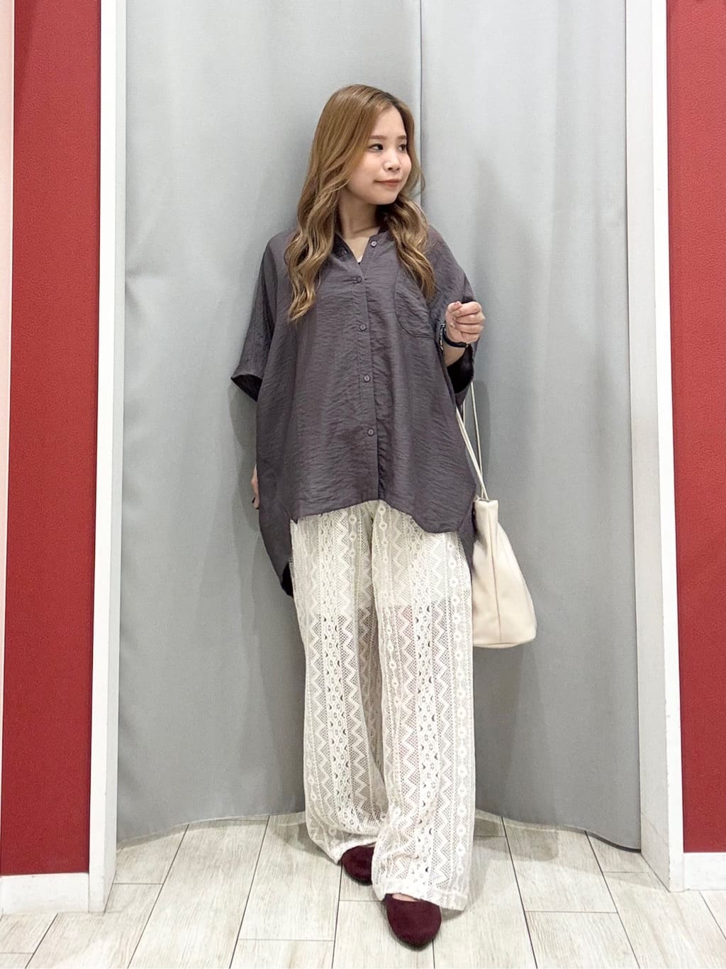 shioさんの「SHOO･LA･RUE｜【洗える/S-LL/5分袖】1枚でも羽織としても。さらさらドレープシャツ」を使ったコーディネート
