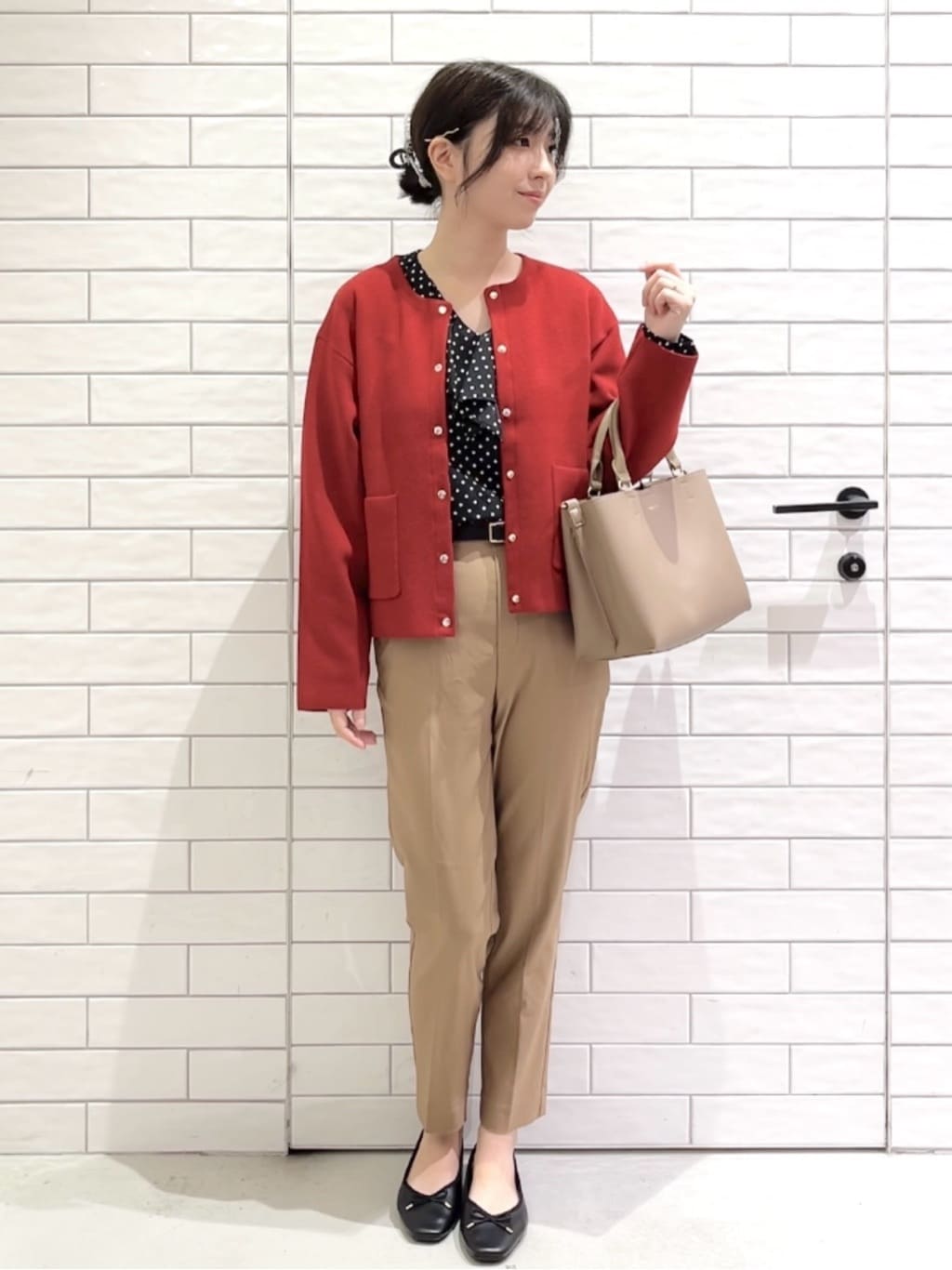 しおりさんの「OPAQUE.CLIP｜《SS-LLサイズ》ハイストレッチイージースティックパンツ【洗濯機洗い可】」を使ったコーディネート
