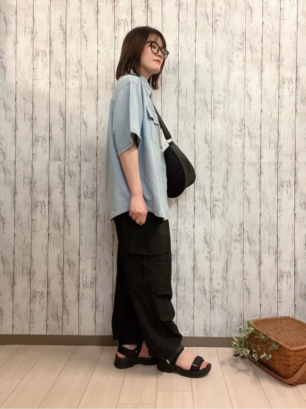 シカさんの「SHOO･LA･RUE｜【S-LL】ゆるっと楽ちん さらさらカーゴジョガーパンツ」を使ったコーディネート