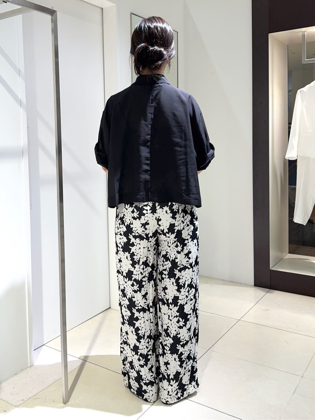 kaoruさんの「UNTITLED｜【前開き/洗える】ショート丈シアーシャツ」を使ったコーディネート