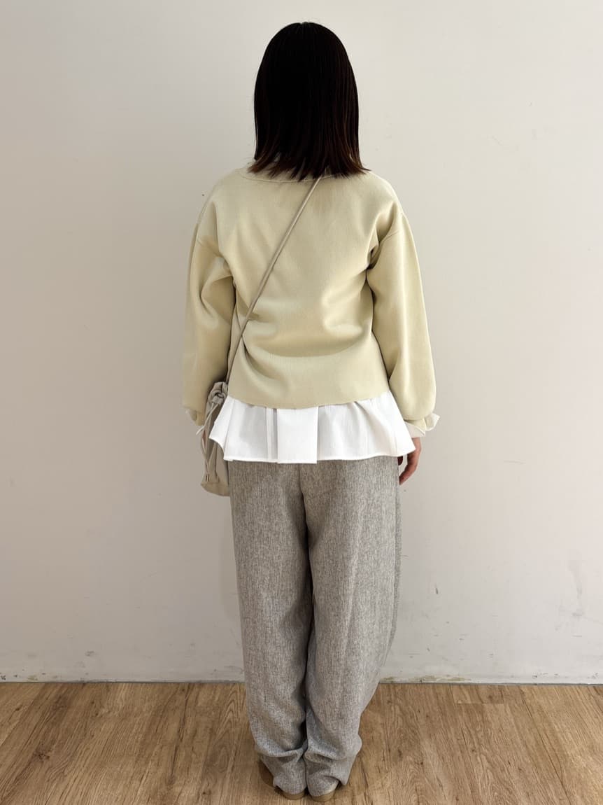 mireiさんの「OPAQUE.CLIP｜ゴールドビックボタンVネックニットカーディガン【洗濯機OK】」を使ったコーディネート