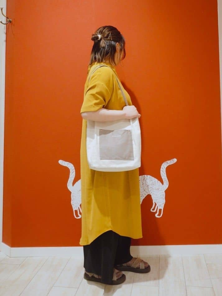 みぃーこさんの「SHOO･LA･RUE｜【洗濯機可/柄が選べる】さらさら楽ちん プリーツ ワイドパンツ」を使ったコーディネート