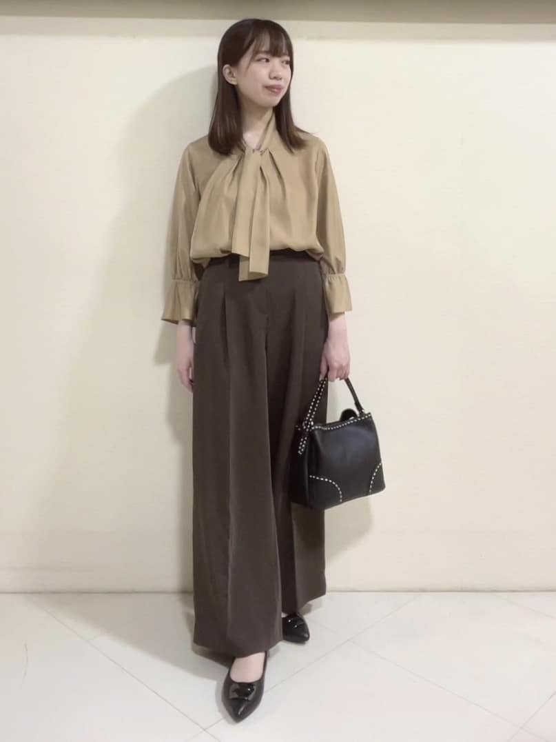 yukaさんの「Reflect｜【キレイめスタイル／通勤におすすめ◎】ボウタイシャンブレーカラーブラウス」を使ったコーディネート