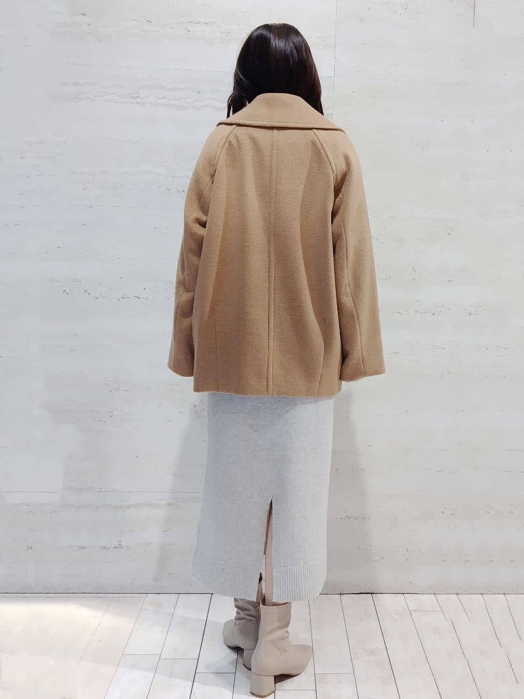 よしみさんの「OPAQUE.CLIP｜カシミヤブレンドウールミドルピーコート」を使ったコーディネート