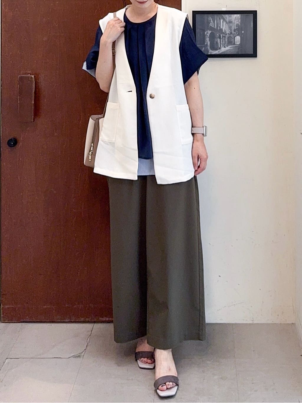 𝐇𝐢𝐫𝐨𝐦𝐢さんの「SHOO･LA･RUE｜【S-LL】夏のレイヤードコーデに さらりと着られるメッシュジレ」を使ったコーディネート
