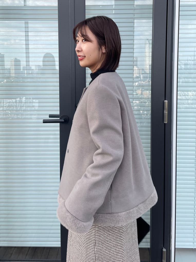 abeさんの「Couture brooch｜【ゆるふわ・通勤】リッシュアンゴラ バックパール調ニット」を使ったコーディネート