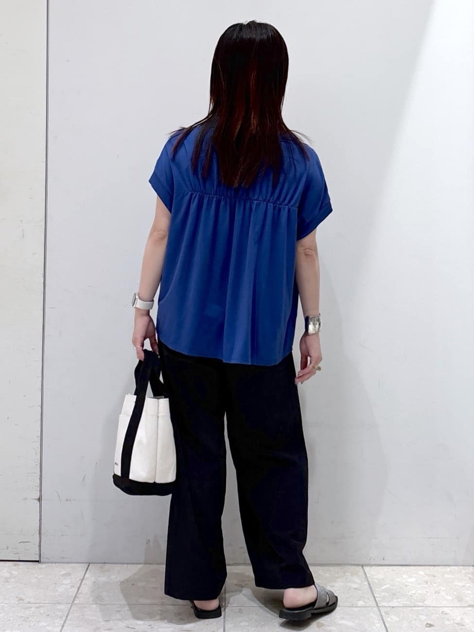 mameさんの「OPAQUE.CLIP｜スキッパーフレアカットソー【接触冷感／洗濯機洗い可】」を使ったコーディネート
